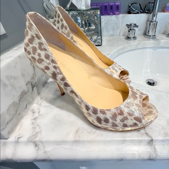 Heels - Picture 6 of 6